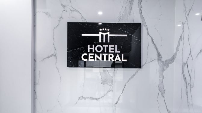 Logo z keramické dlažby - Hotel Central Plzeň