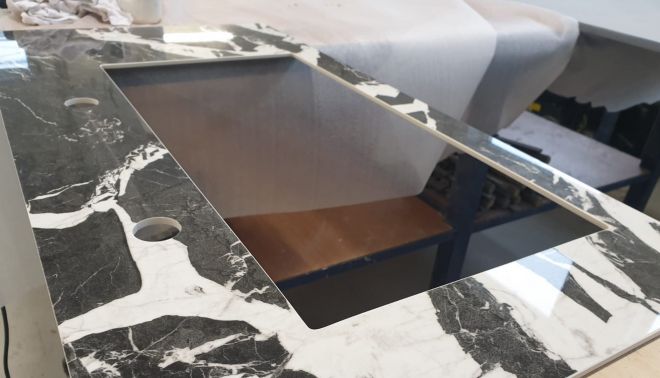 Umyvadlová deska ze série B&W