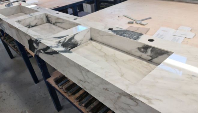 Umyvadla i do veřejných prostor