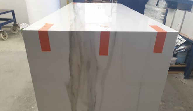 Kuchyňský pult s navazující kresbou