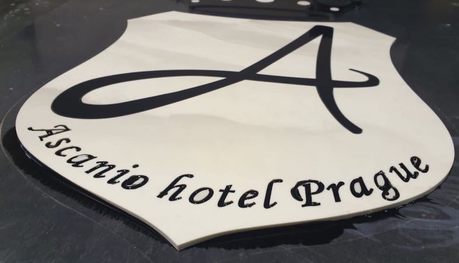 Logo do nového pražského hotelu Ascanio