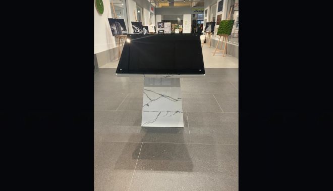 Atypický reklamní stojan