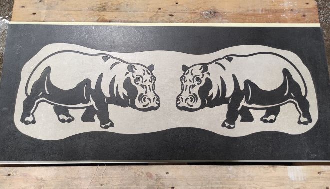 Síla vodního paprsku v řezu detailu log a dekorů