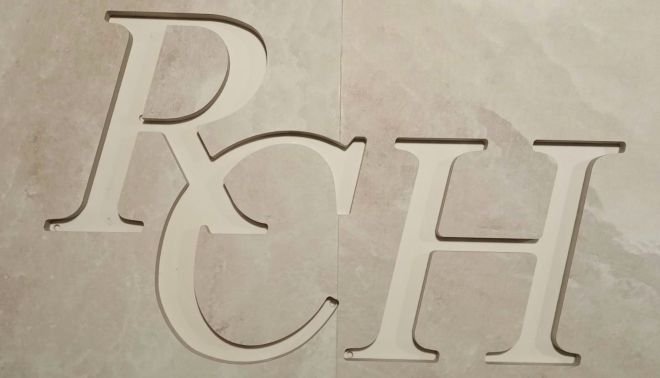 Logo v exteriéru